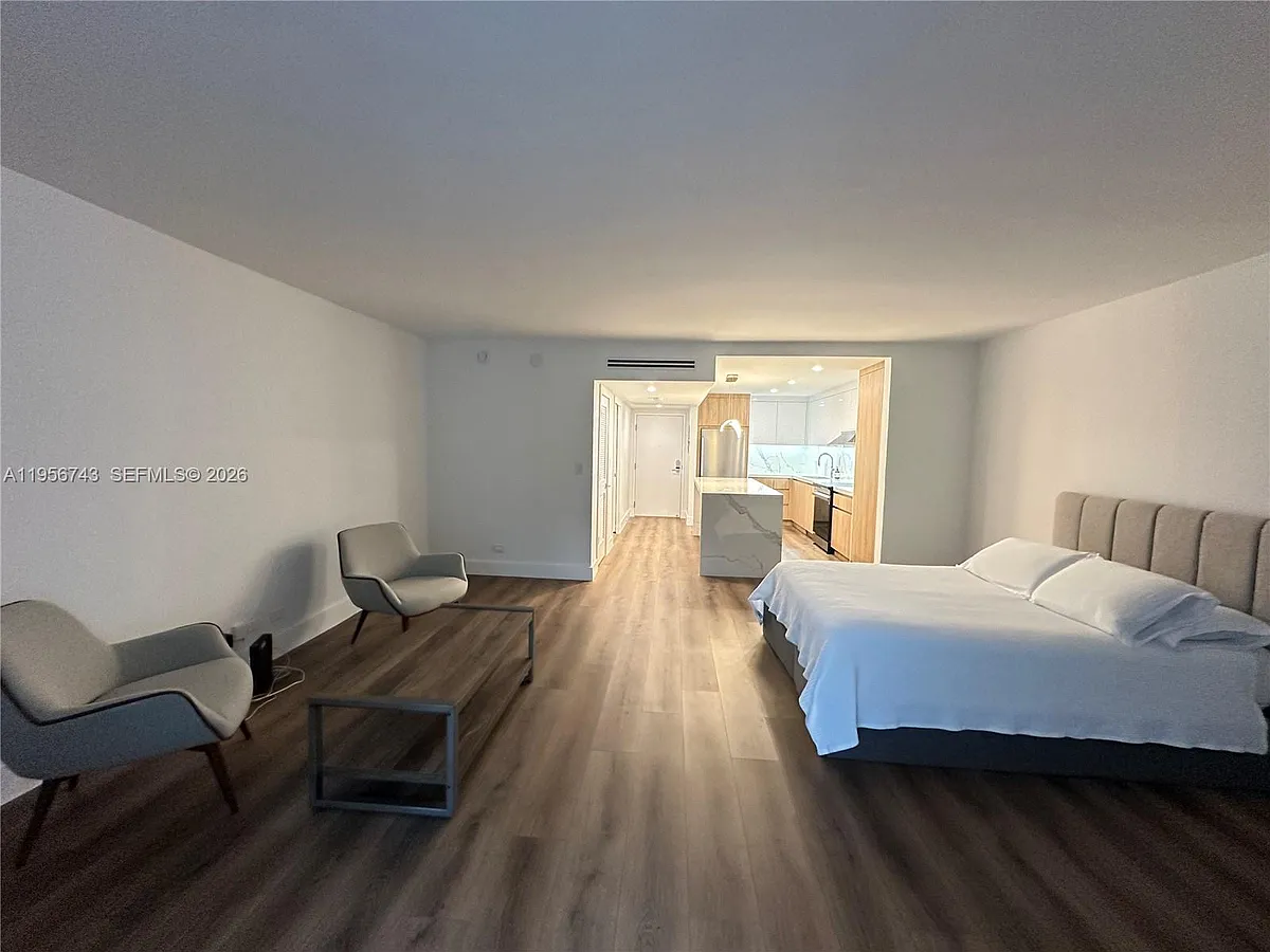 Building Photo - 2301 Collins Ave #1421