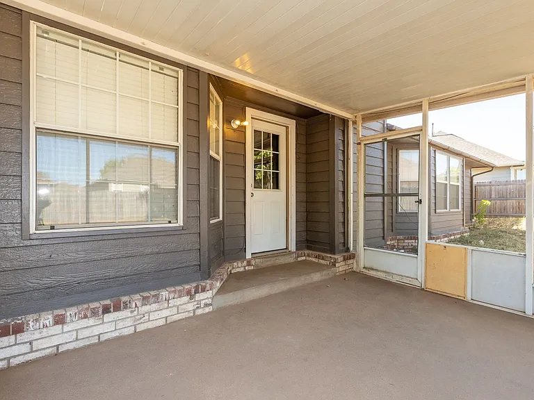 2412 W Natchez St — Photo 31