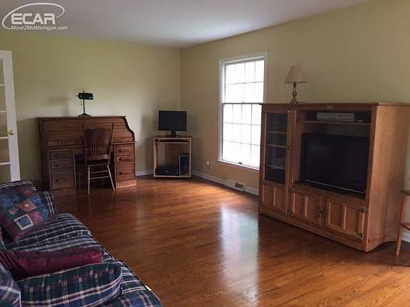 4th image of 5039 Tree Hill Dr