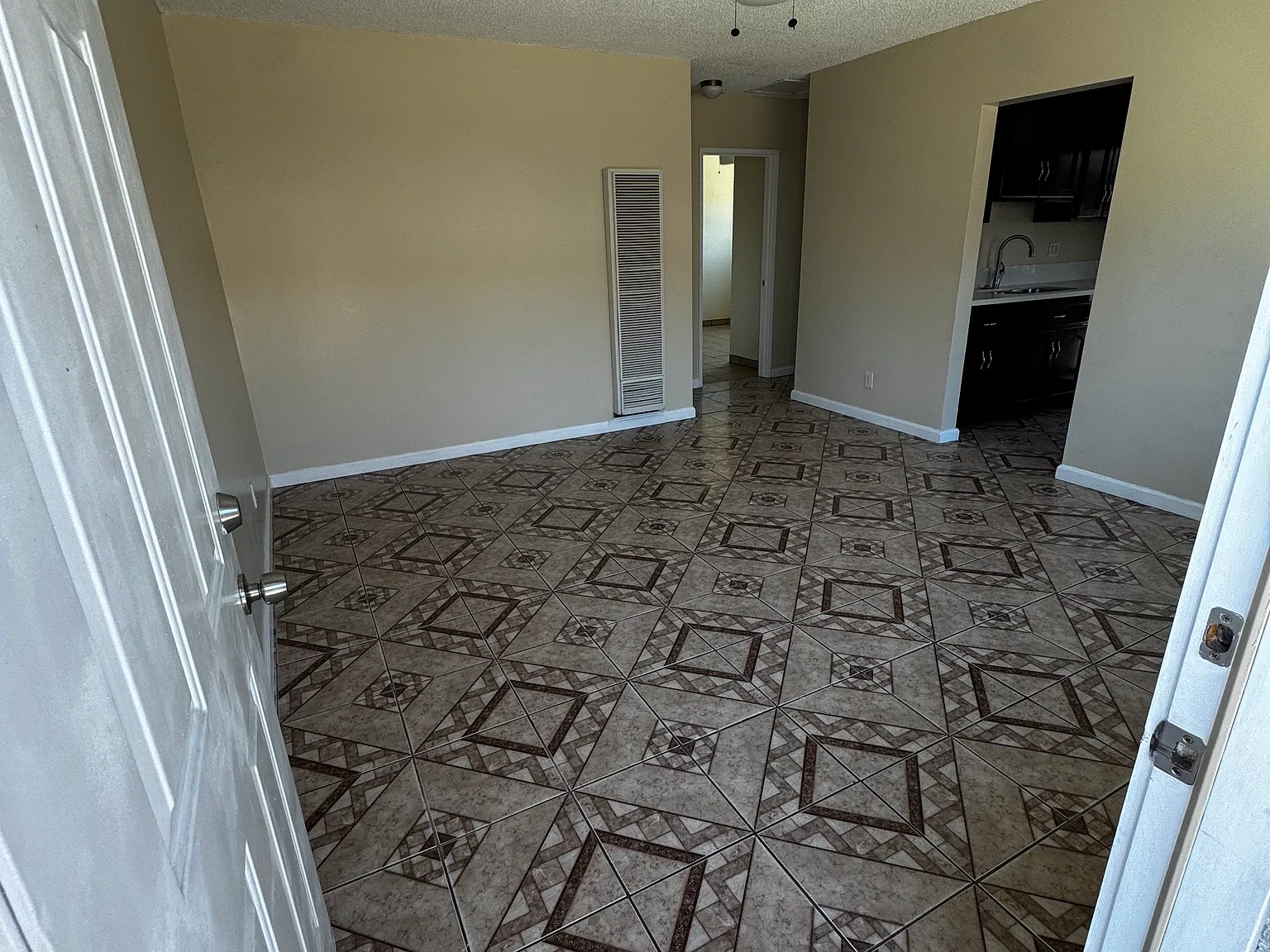 3664 Eagle St — Photo 3