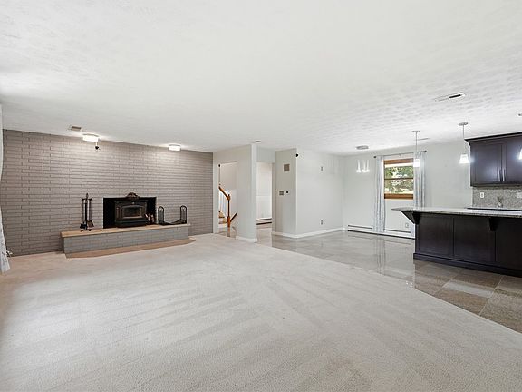 5th image of 686 Evans Ln