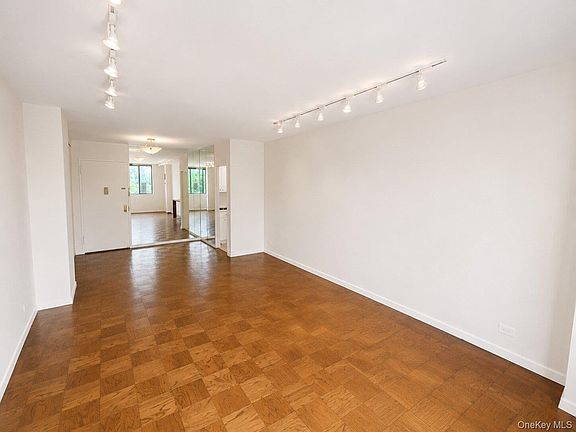 3rd image of 27010 Grand Central Parkway #4M