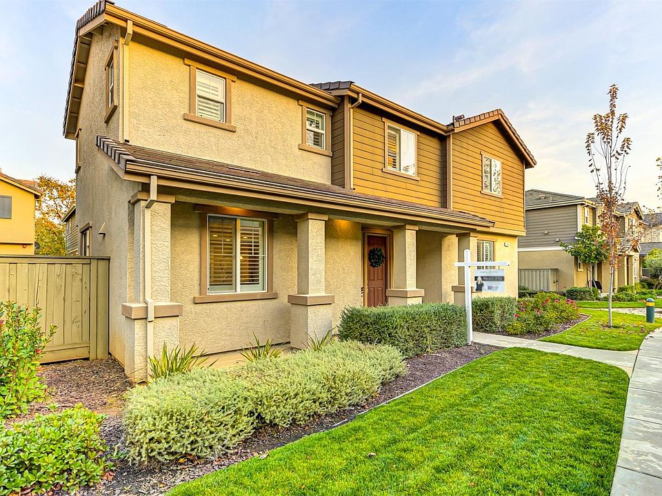 2nd image of 36 Crystalwood Cir