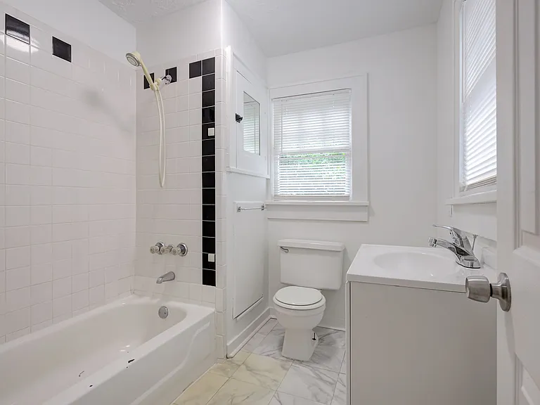 311 S Webster Ave #4 — Photo 8