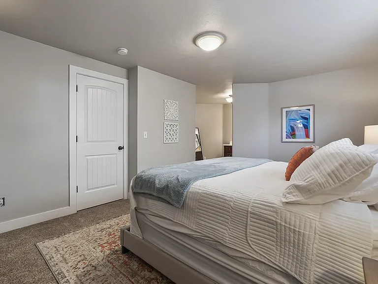 6871 N Fairfax Ave — Photo 43
