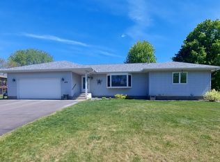 409 Sundown Dr, Avon, MN 56310