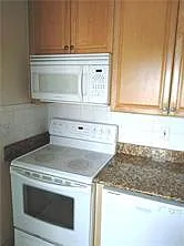 2555 NE 11th St #803 — Photo 8