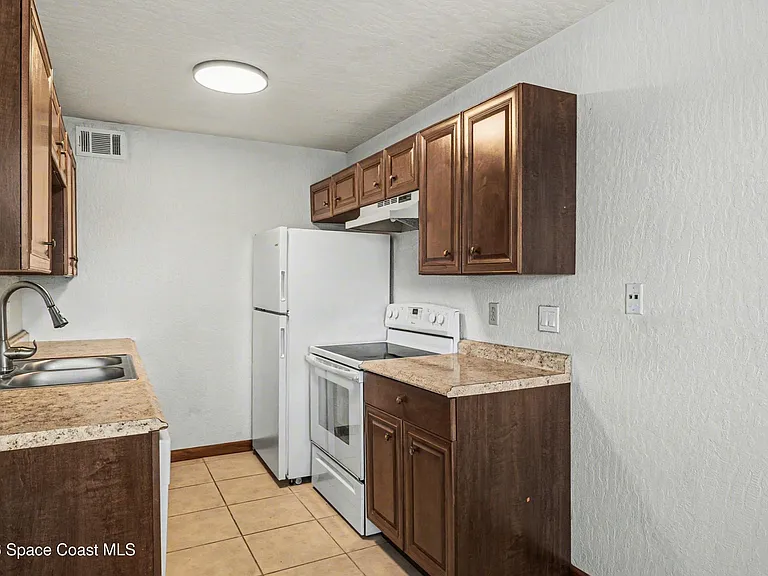 1123 Tree Ridge Ln NE — Photo 9