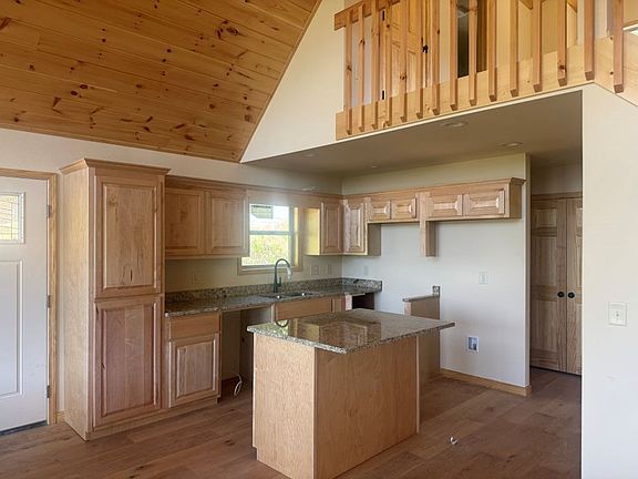 4th image of 134 Lexington Dr