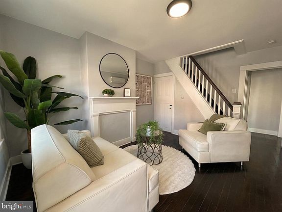 3rd image of 230 Spring St