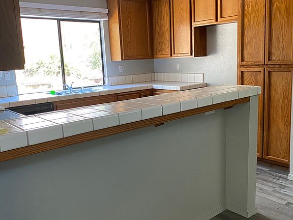 5th image of 180 Stoney Hill Dr