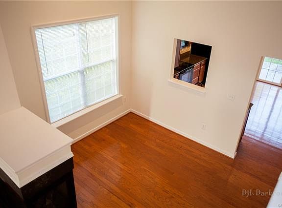 4th image of 1021 Parkland Pl