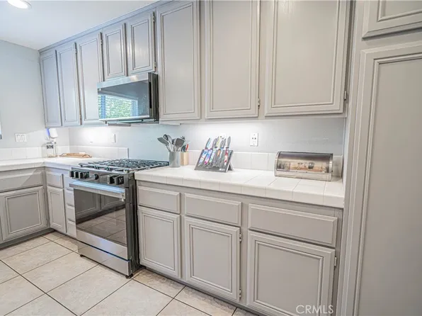 25708 Holiday Cir APT B, Stevenson Ranch, CA 91381