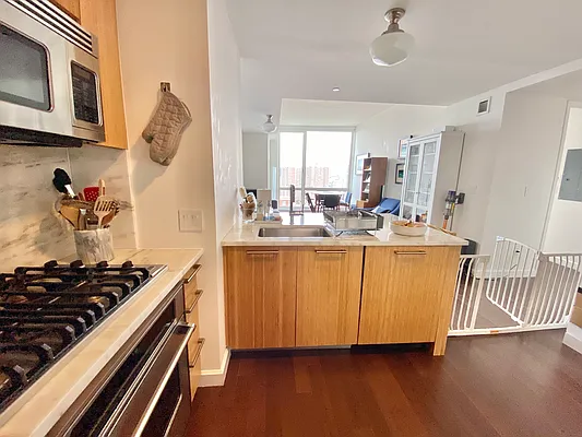 Rented by NY Living Solutions | media 4