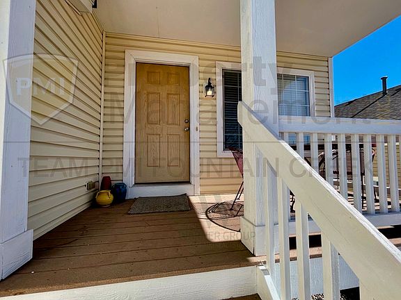 6543 Trenton 2 - Porch (1)_03012022