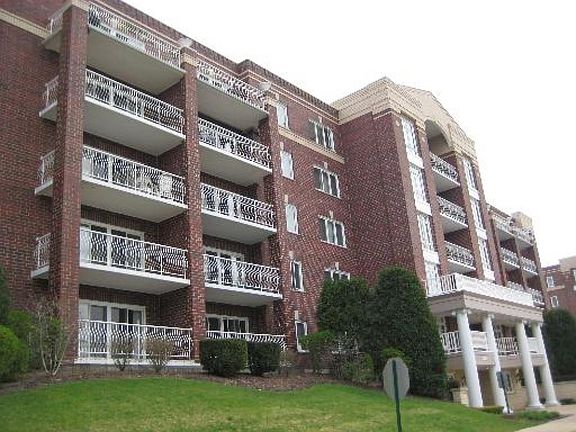4th image of 7041 W Touhy Ave APT 207