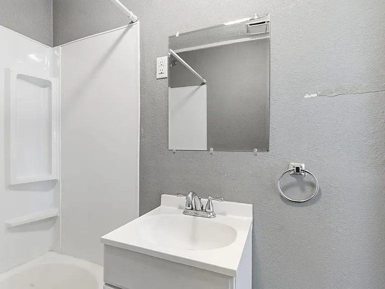 1508 E Livingston St — Photo 15