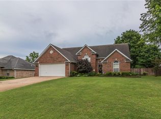 400 Coachlight Dr, Bentonville, AR 72712