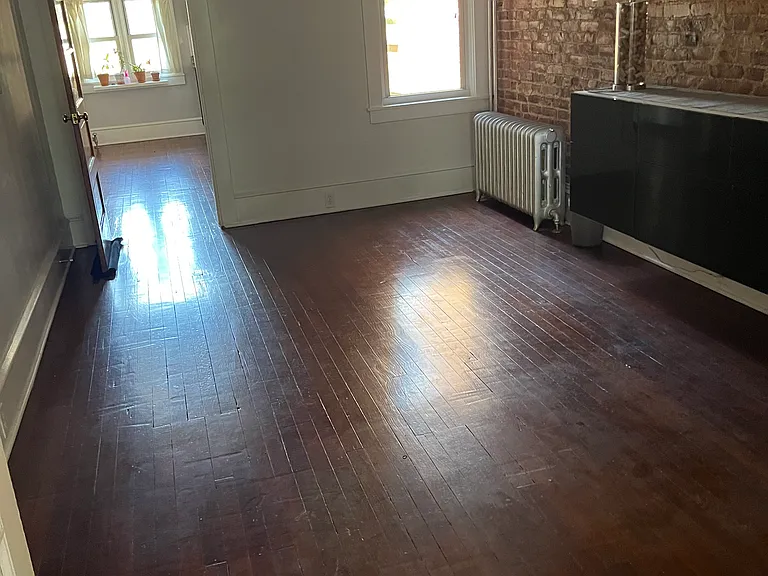 656 N Pine St — Photo 12