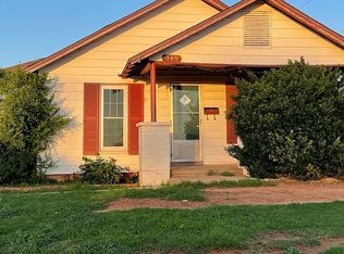 345 S 17th St, Clinton, OK 73601