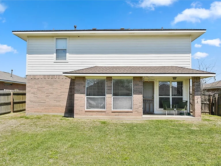 2406 Antelope Ln — Photo 3