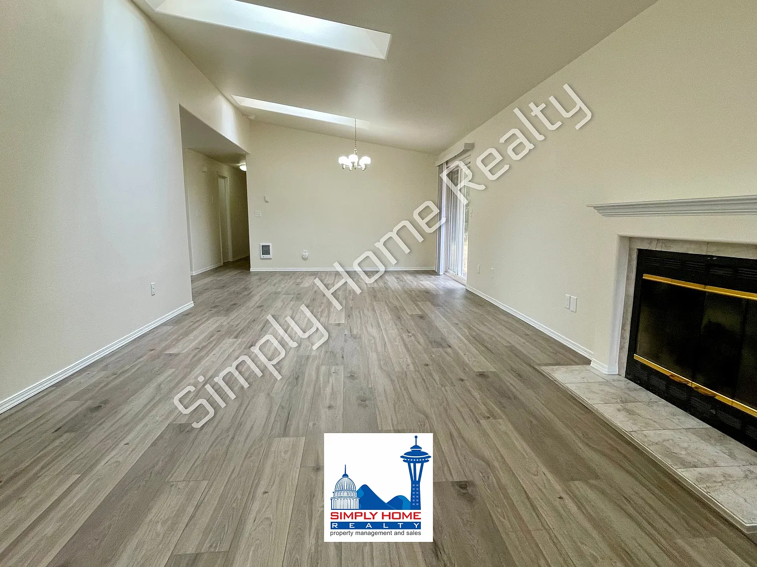 Luxury Rental With Spacious Backyard — Photo 2