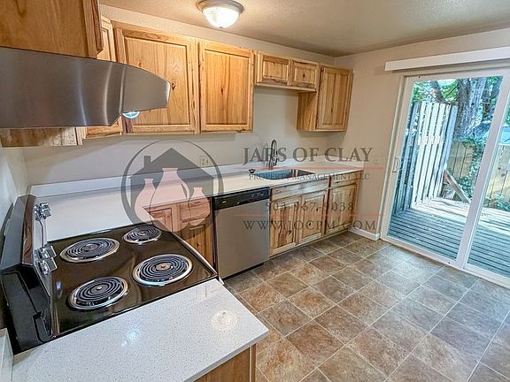 3rd image of 621-646 Plymouth Dr NE #643