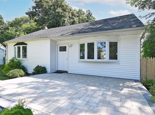 79 Johns Neck Rd, Shirley, NY 11967