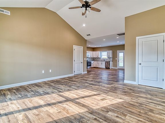 2nd image of 609 Victoria Way