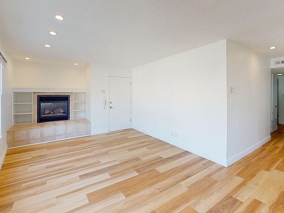 5th image of 1040 Ashbury St #3