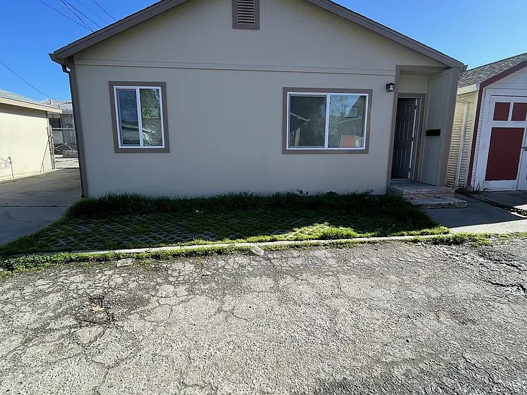 1311 Lemon St — Photo 1