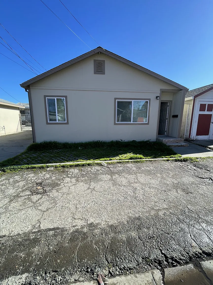 1311 Lemon St photo 1