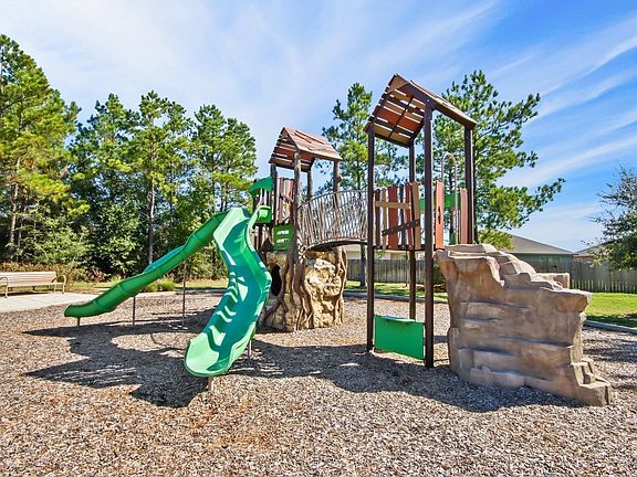 2nd image of 19944 Hilbert Rd