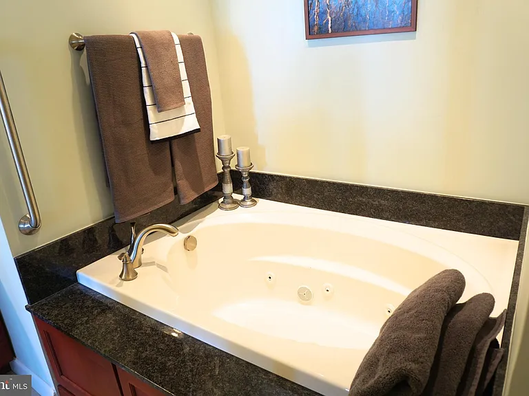 100 Harborview Dr #611 — Photo 24