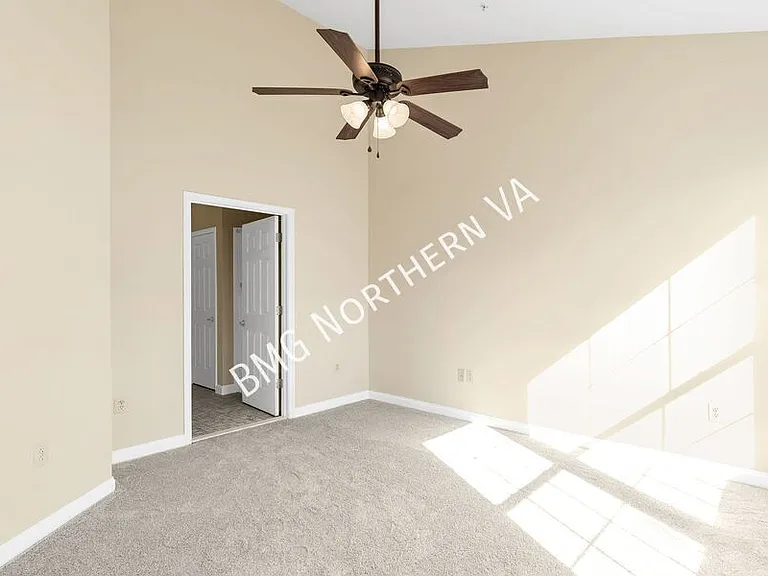 801 Greenbrier St #422 — Photo 18