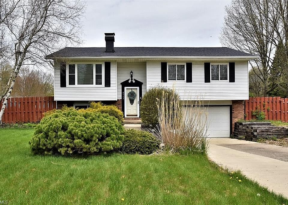 1st image of 8917 White Oak Dr