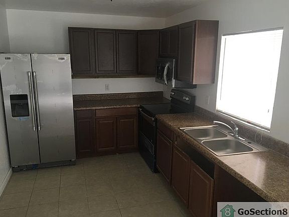 5th image of 325 NW 17th Ct