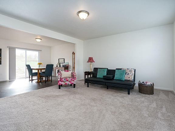 5th image of 232 Depot Cir