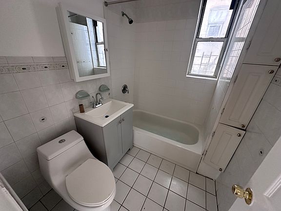 3rd image of 1343 Boynton Ave APT 1R