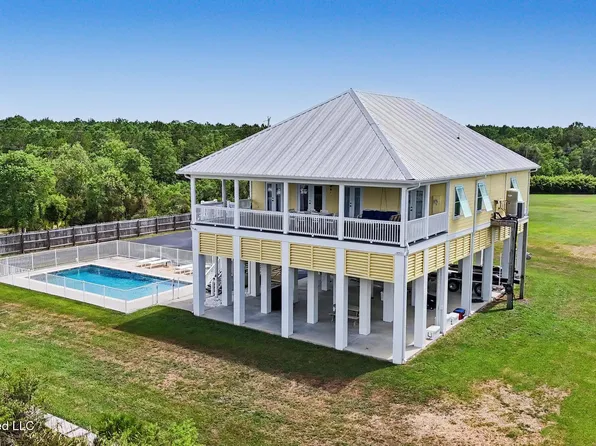 11140 Koenenn Ln, Bay Saint Louis, MS 39520