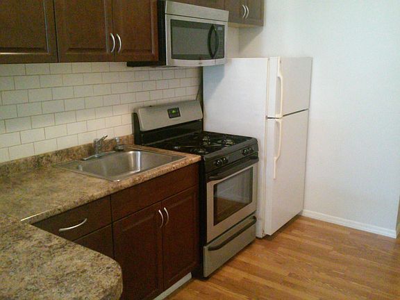 3rd image of 791 Meeker Ave APT 1F
