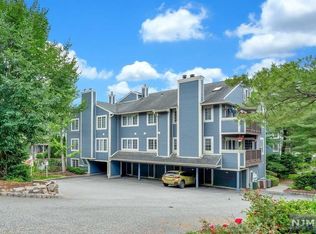 176 Surrey Ct, Ramsey, NJ 07446