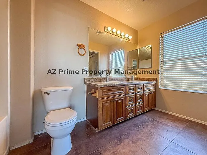 583 W Racine Loop — Photo 29