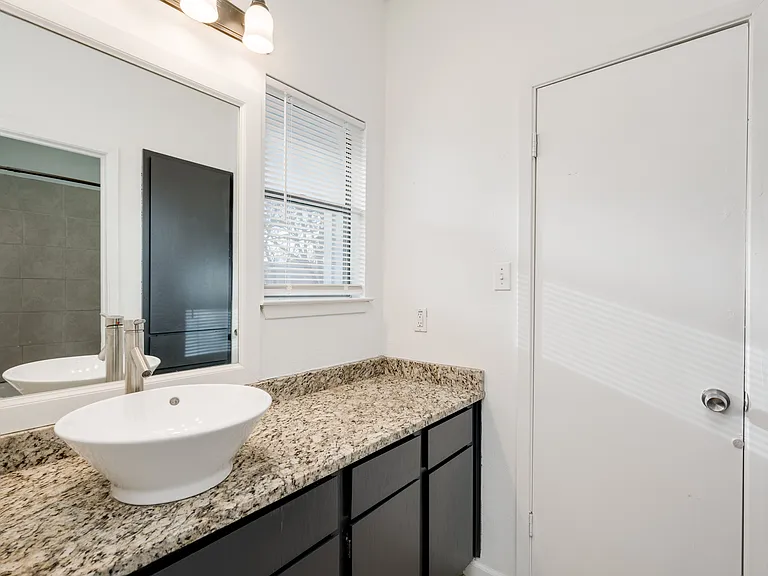 5304 Indio Cv #B — Photo 4