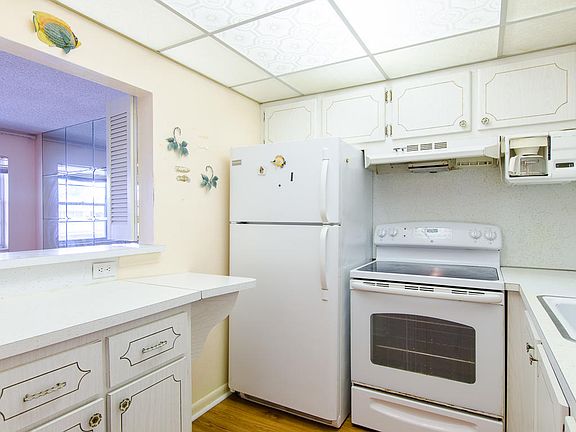4th image of 172 Northampton St #I