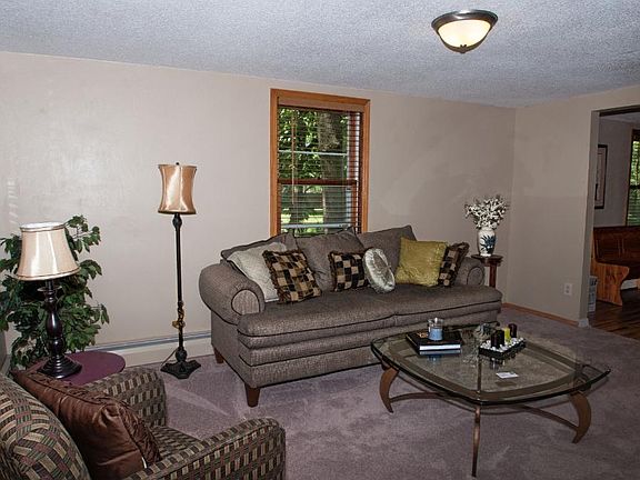 2nd image of 1079 Shryer Ave W
