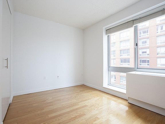 4th image of 555 W 23rd St APT N8c