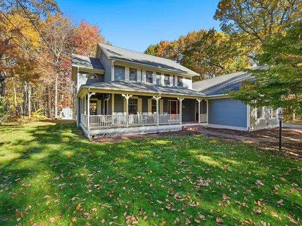 37 Oakridge Dr, Belchertown, MA 01007
