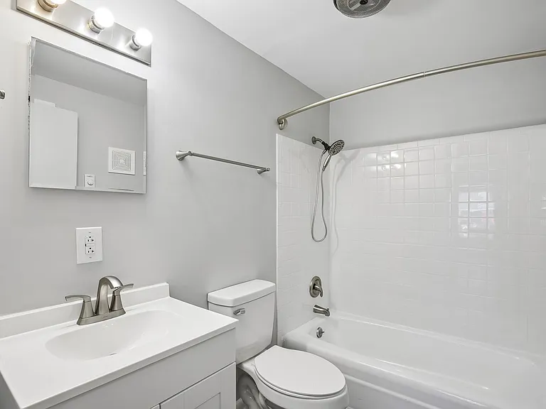 Roberts Park Apartments — Photo 59