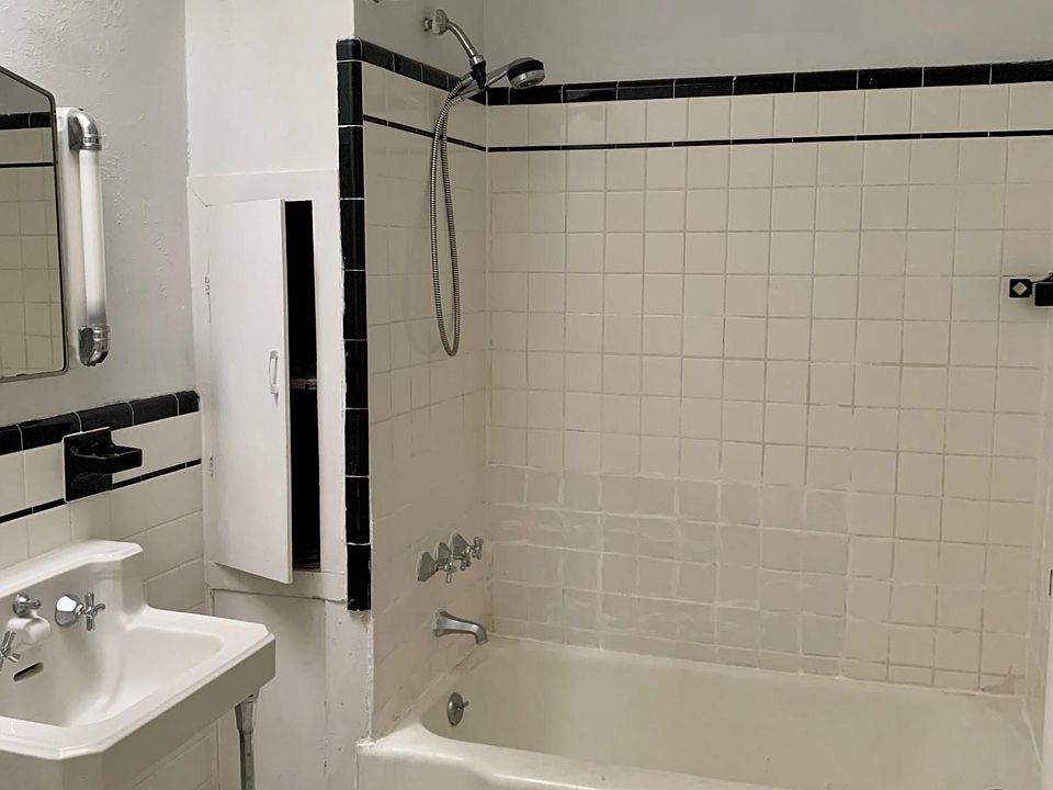 2nd image of 458 Beacon St #5R